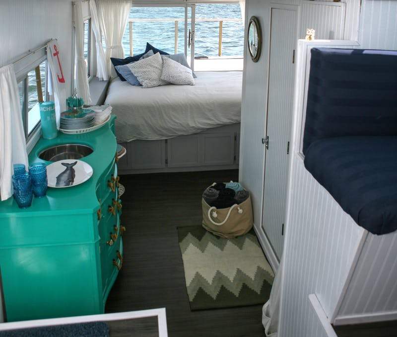 Идеи хранения для маленькой квартиры подсмотрим на лодке! 