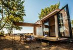Ecombo — это нержавеющий мини-дом на колёсах с электроснабжением от солнечной батареи