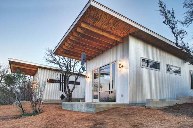Маленький недорогой деревянный дом в США