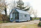 Ecombo — это нержавеющий мини-дом на колёсах с электроснабжением от солнечной батареи