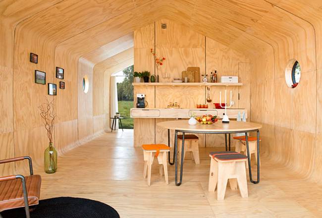 Проект маленького жилого дома, созданный для современной жизни на природе