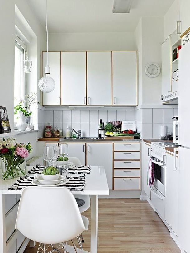 Компактная кухня в белом цвете