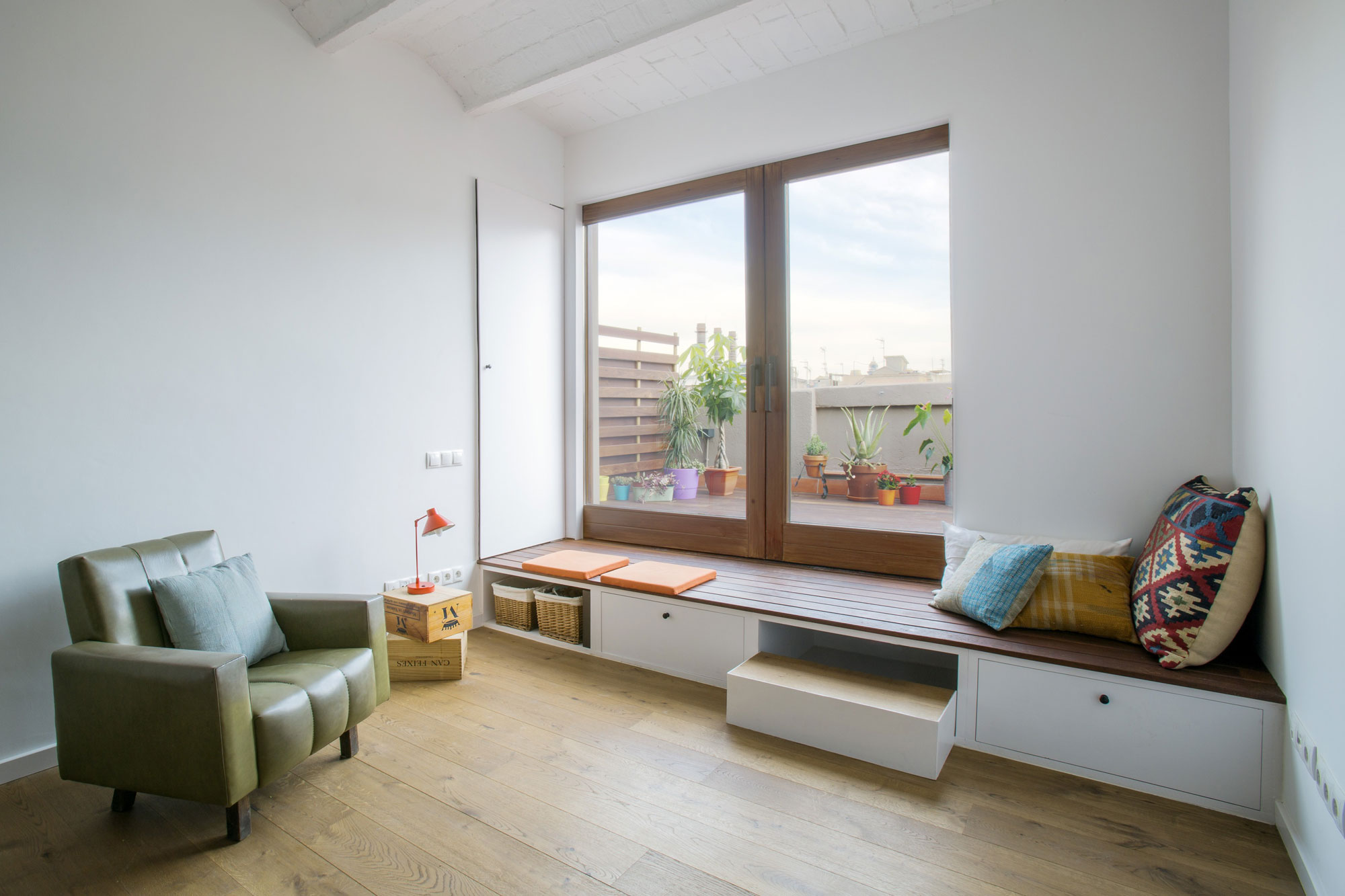 Дизайн интерьера малогабаритной квартиры в Барселоне