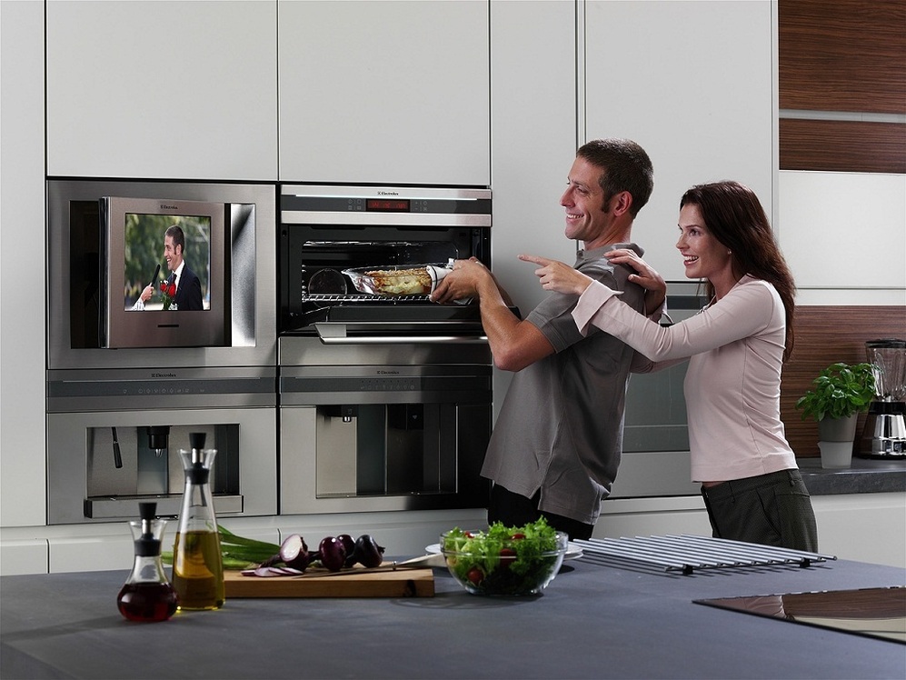 Телевизионный дисплей на кухне