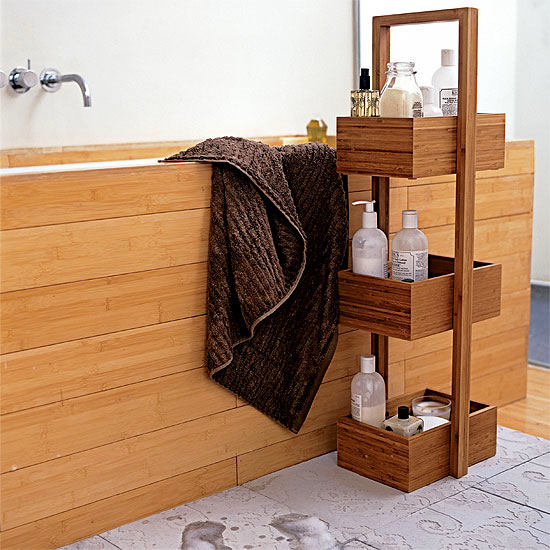 Деревянные полочки в ванной