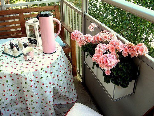 Складная мебель на маленьком балконе