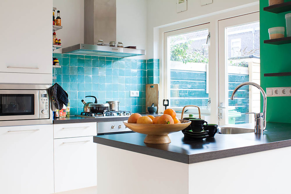 Белая кухня в интерьере: правила и примеры оформления + 40 реальных фото.