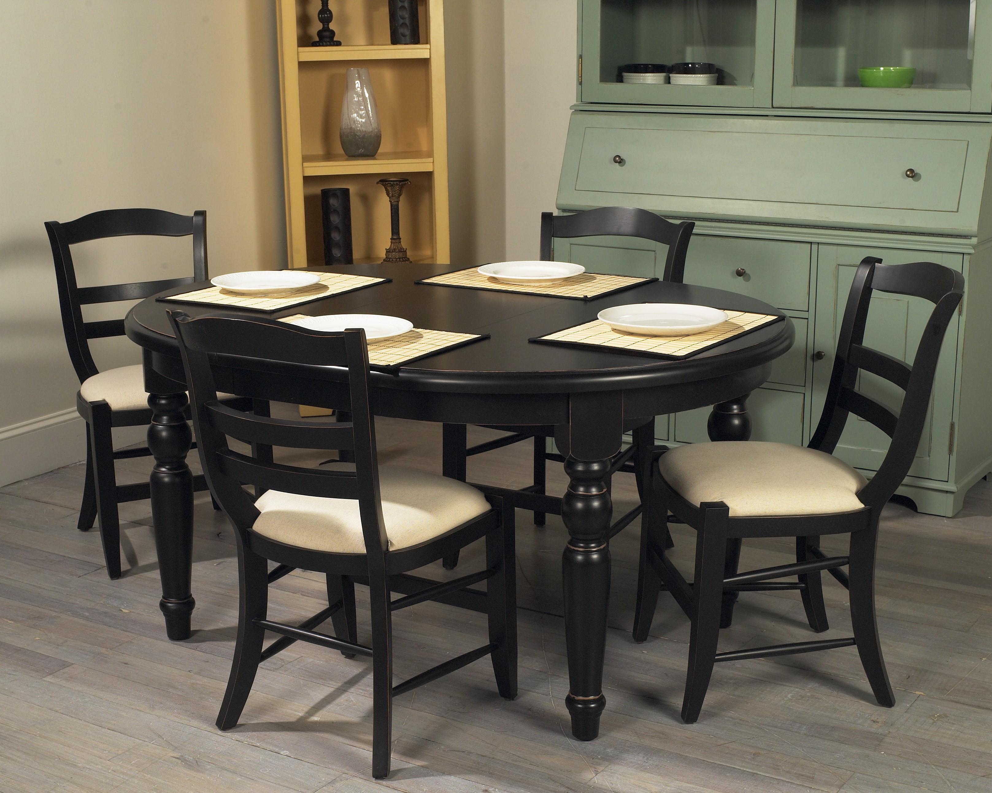 Лучшие столы для кухни. Стол кухонный. Кухонный стол и стулья. Обеденный стол для кухни. Обеденный стол в интерьере.
