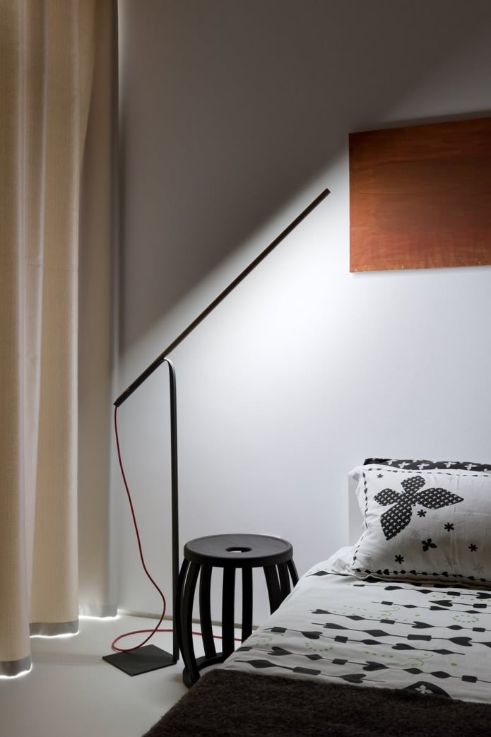 Освещение в спальне малогабаритной двухкомнатной квартиры в Киеве