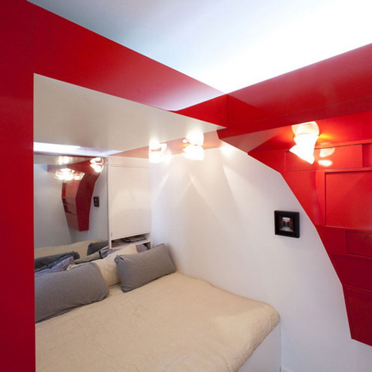Трансформируемая красно-белая спальня