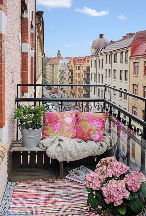 Уютная веранда на небольшом балконе