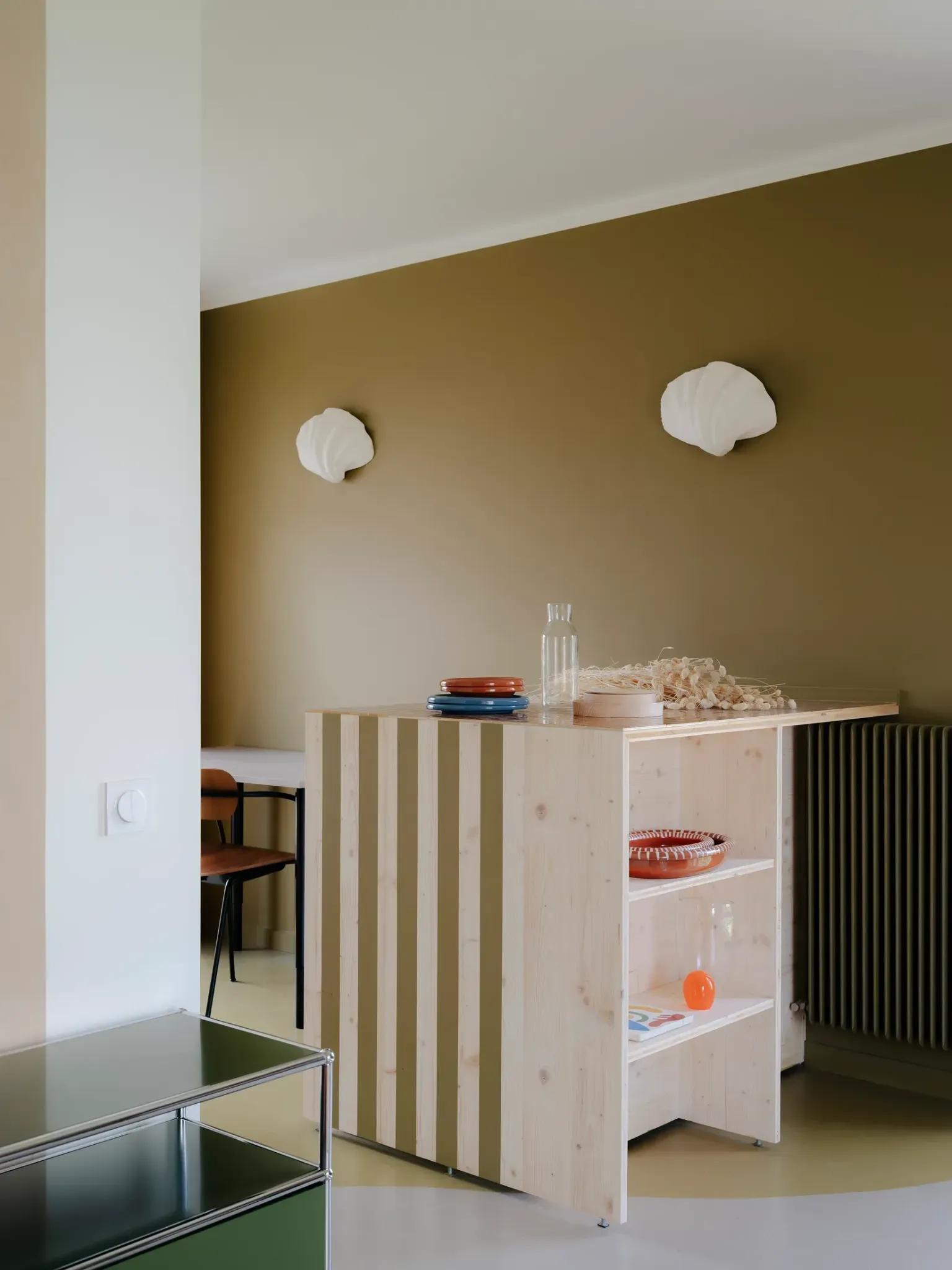 Минималистичная кухня с открытыми полками Small Space Design Details inside