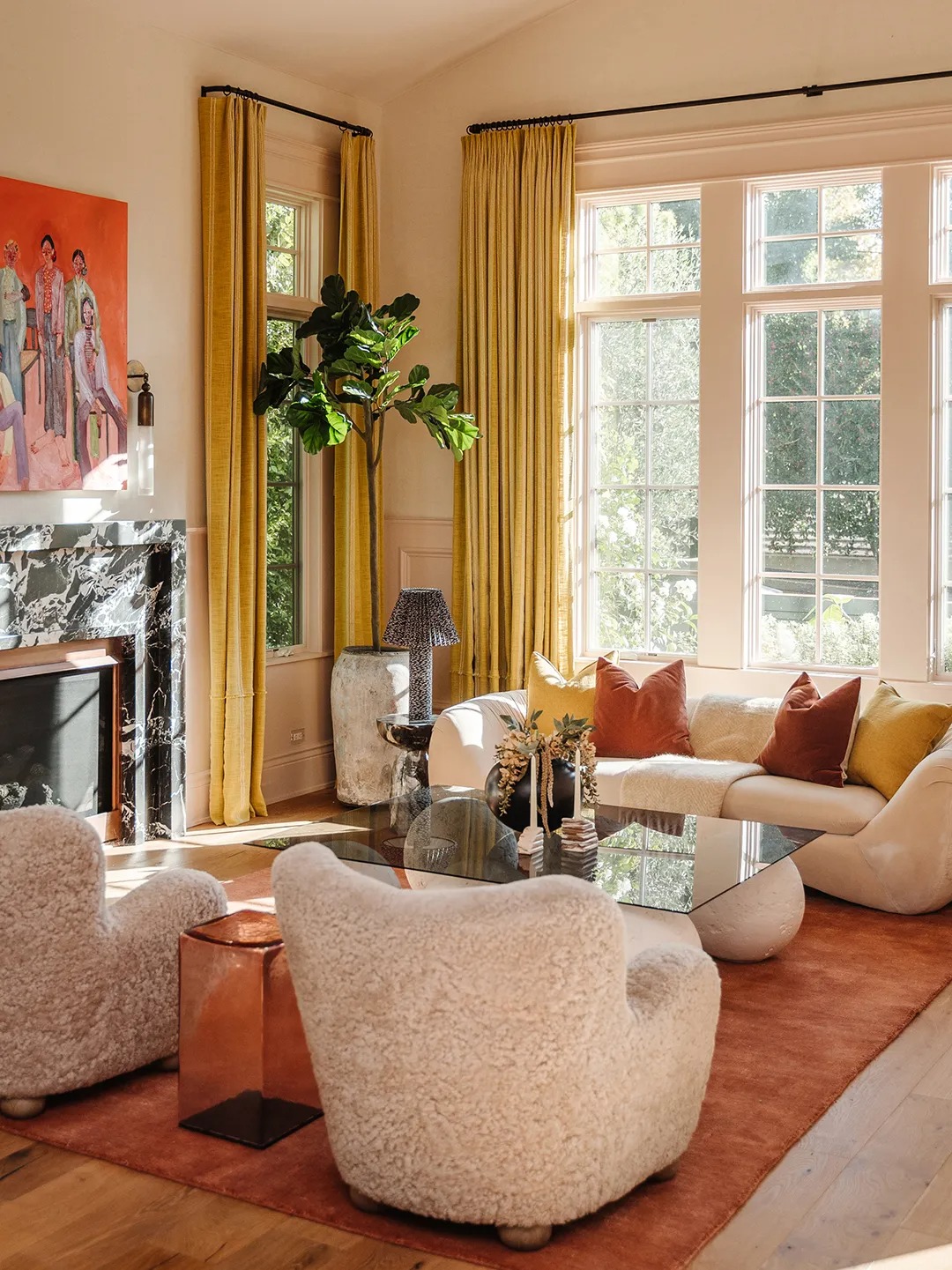 Светлая гостиная с камином и желтыми шторами I’ve Covered Hundreds of Tiny Homes