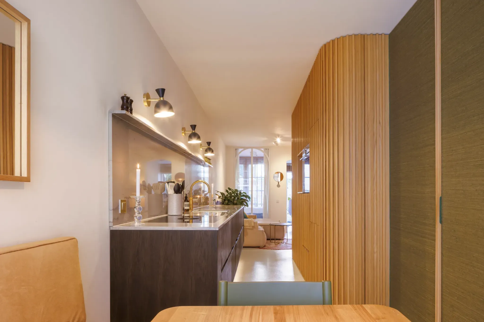 Современная кухня с деревянными панелями и островом Kitchen Cheat Sheet _ Never Too Small